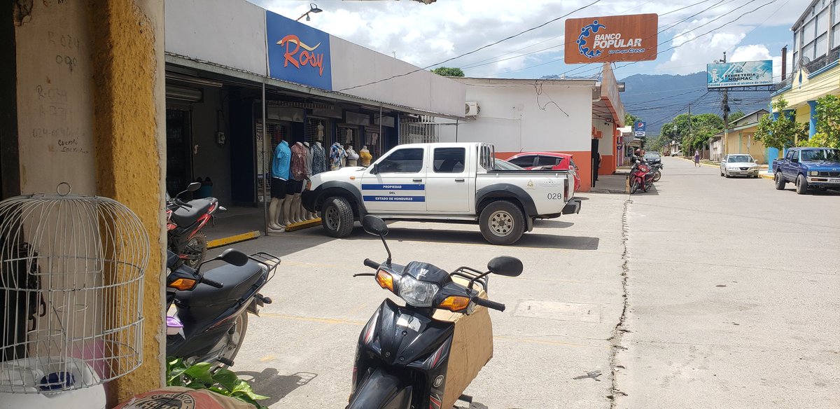 javiermolinasu's tweet photo. @Sedesolhn aja y ahora tienen oficinas en tiendas rossy porque son horas laborales, eso también es corrupcion https://t.co/thidpGl9J4