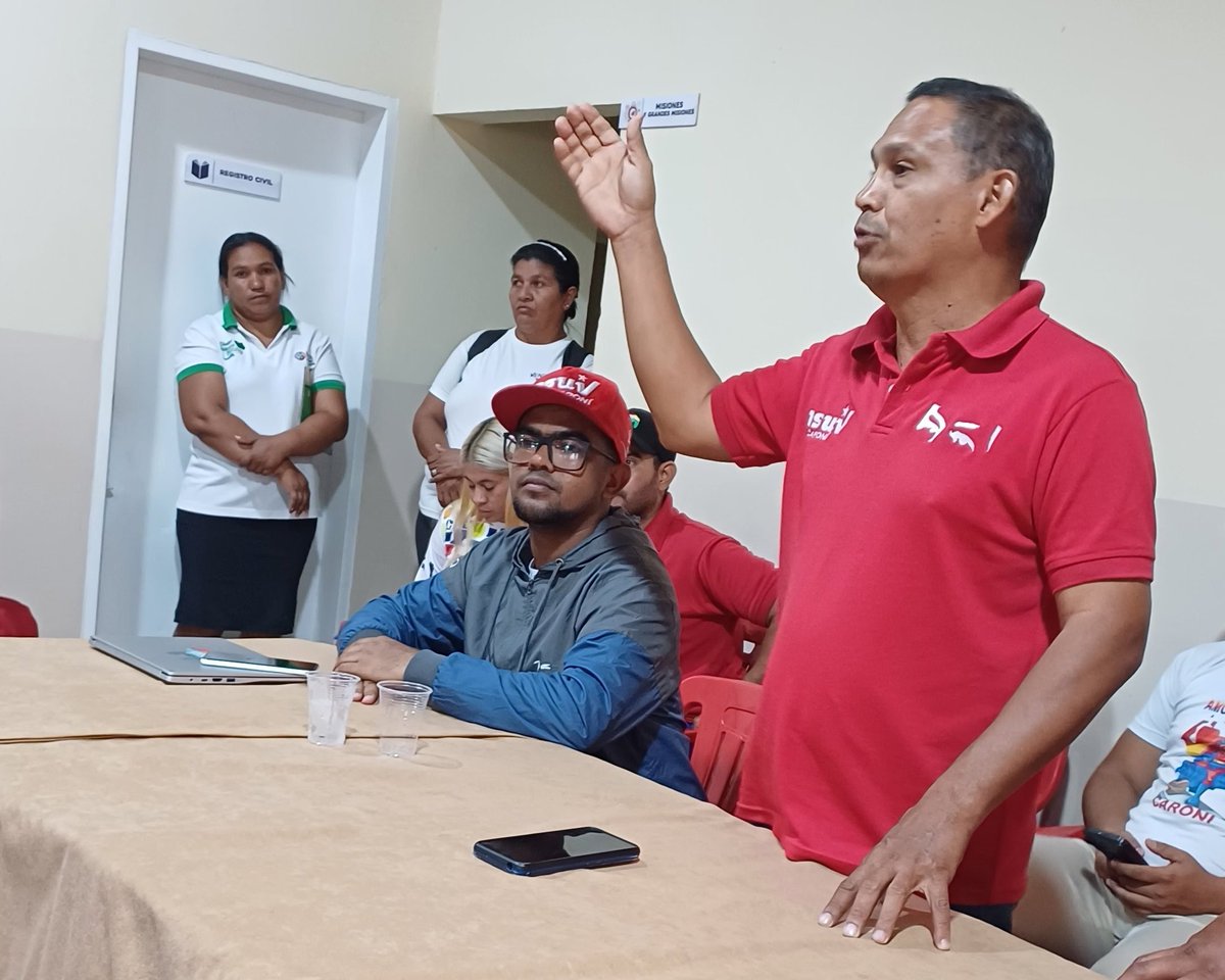 <a href="/OviedoPSUV/">Tito Oviedo</a> Maquinaria perfecta es lo que caracteriza a nuestra aguerrida Pq Pozo Verde. Evaluamos la participación de nuestras estructuras de Base del <a href="/PartidoPSUV/">PSUV</a> y el movimiento de misioner@s en la Consulta nacional para los proyectos comunales ejercidos el pasado 21Abril.