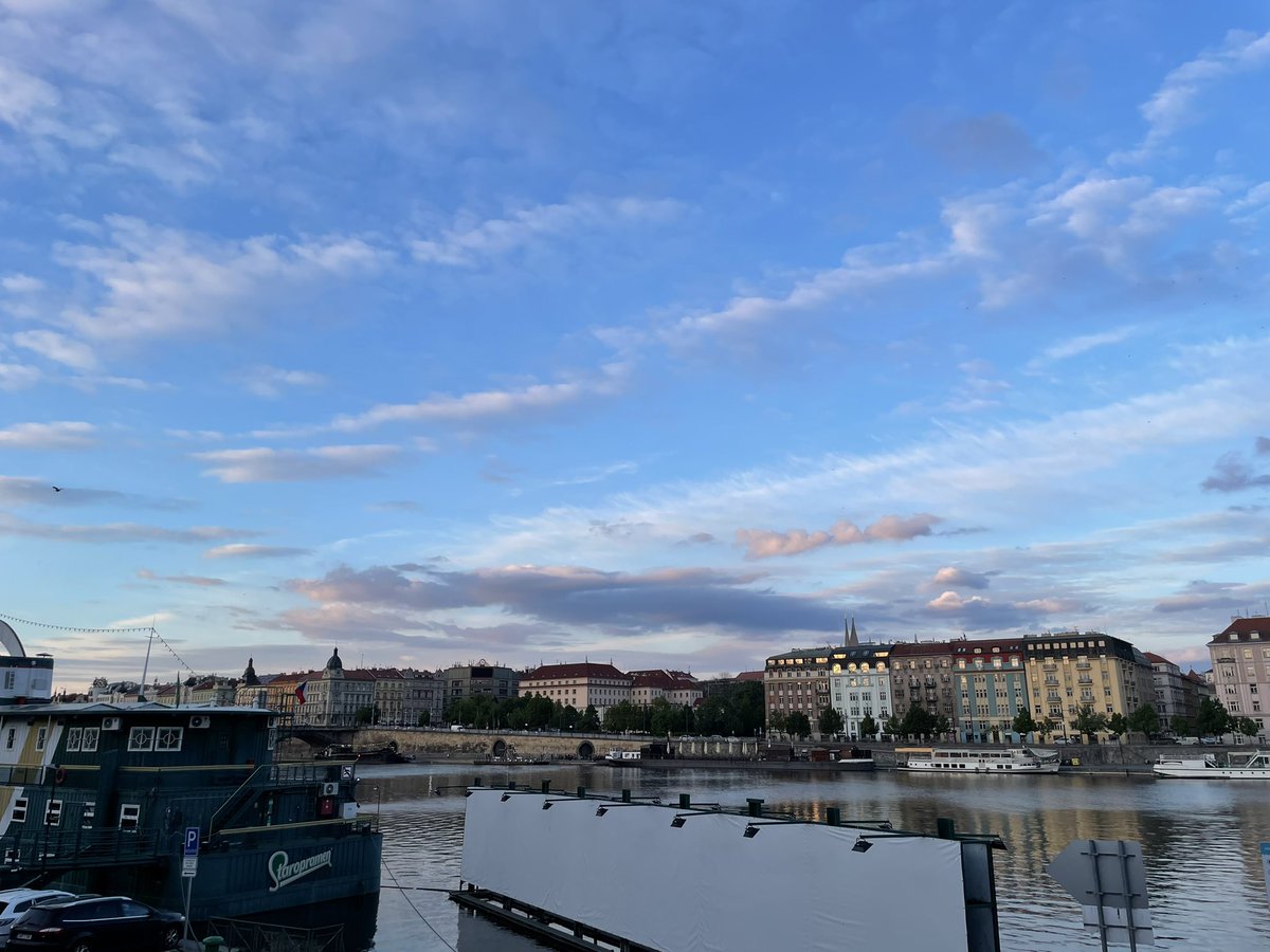 Amel630187's tweet photo. Мне нравится какая у них атмосфера https://t.co/Y3eso9MMql