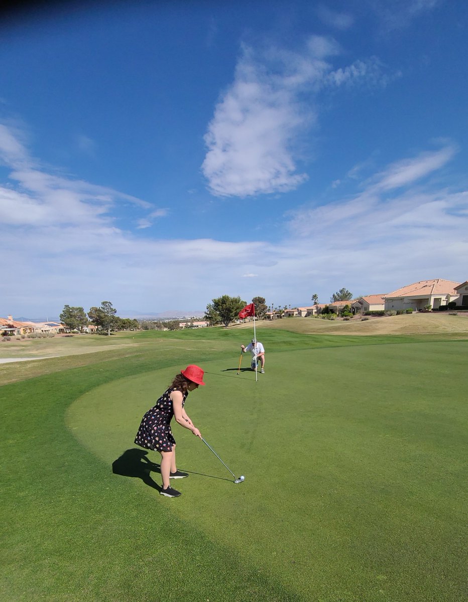 christinaderosa's tweet image. Do you play golf?

Golfing around in Vegas ⛳️🏌🏽‍♀️

#Golf #WednesdayFun