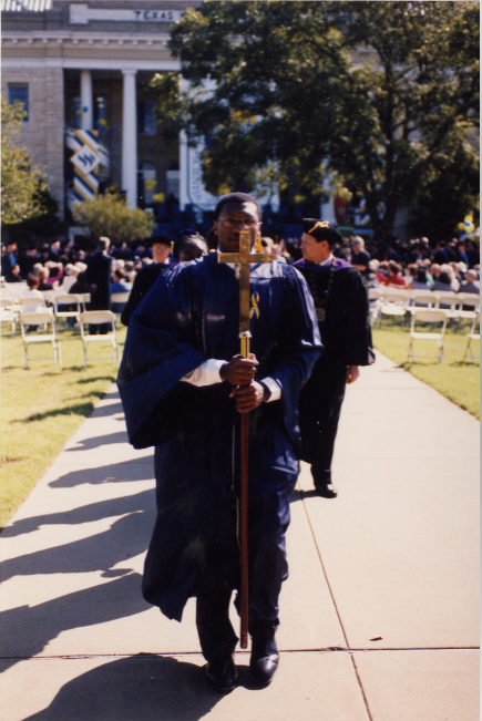 txweslibrary's tweet photo. Pomp and Circumstance!
West Library is joining the investiture festivities by creating a digital collection of photos from past inaugurations. Check out the pictures here!
https://t.co/zPrlUTwMqW https://t.co/VVPxOo7BJM