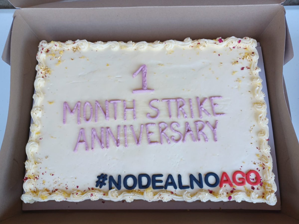 OPSEU's tweet photo. We're turning 30 (days old)!
Today is the one month anniversary of @agotoronto workers of OPSEU/SEFPO Local 535 going on strike. Since March 26, the gallery has remained CLOSED.
Let this be a lesson to employers: when workers rise up together, they shut it down! #NoDealNoAGO https://t.co/je6XhFKQ2m