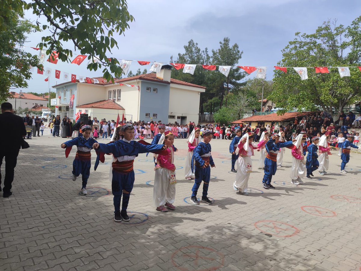 OrayKale's tweet photo. 23 Nisan Ulusal Egemenlik ve Çocuk Bayramımız ilçe protokolümüzün ve velilerimizin katılımı ile coşku içinde kutlandı. @kalemem20 @KaleKitapOkuyor @totak2066 @sinemkacmaz https://t.co/umG1woI3fN