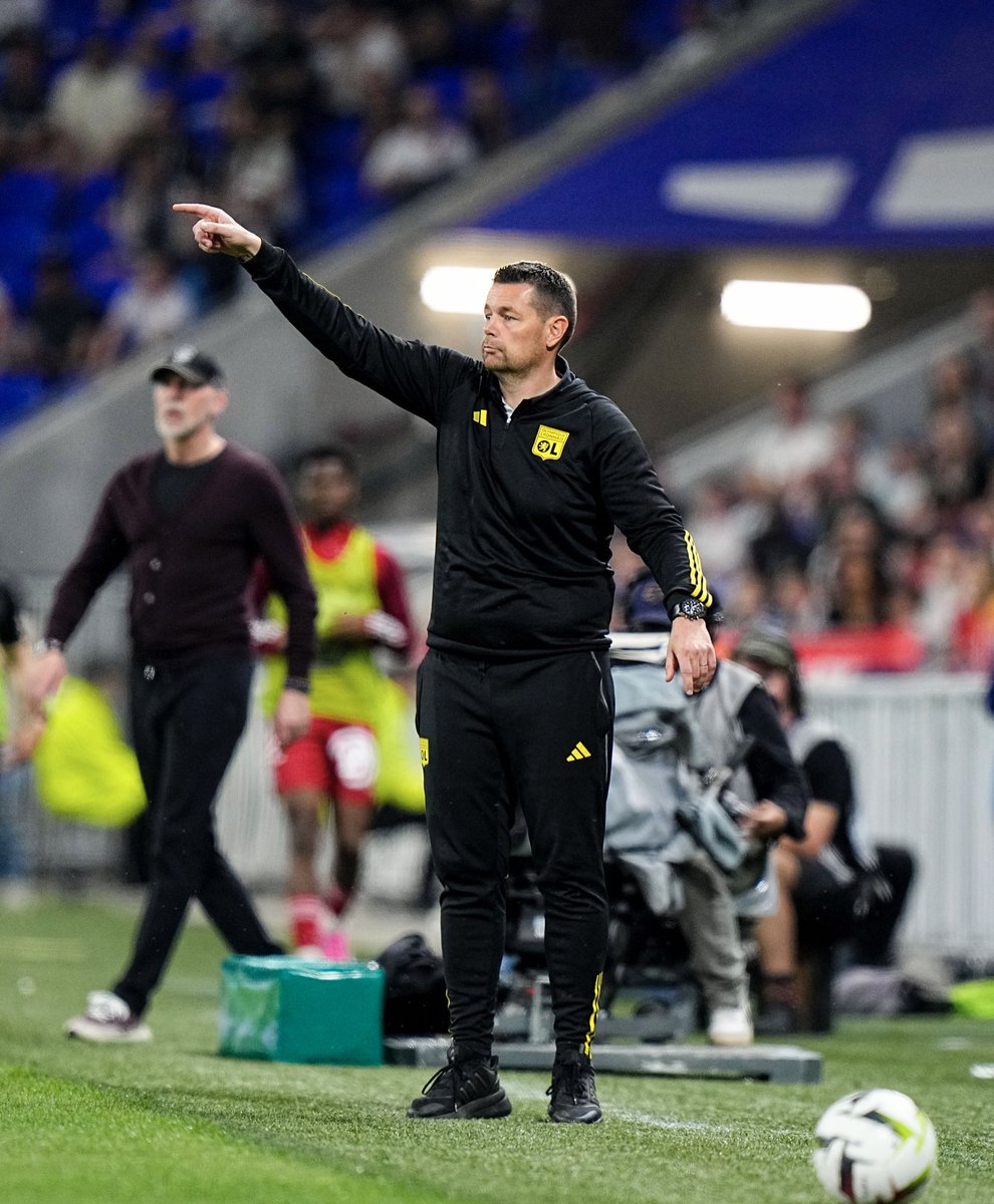 🚨 OFFICIEL ! L’OL EST MAINTENU EN LIGUE 1 ! ❤️💙

Lyon devient la première équipe de l’Histoire à se maintenir dans l'élite après avoir compté exactement 7 points après 14 journées.

Pierre Sage Effect. 👏

via <a href="/Statsdufoot/">Stats Foot</a>