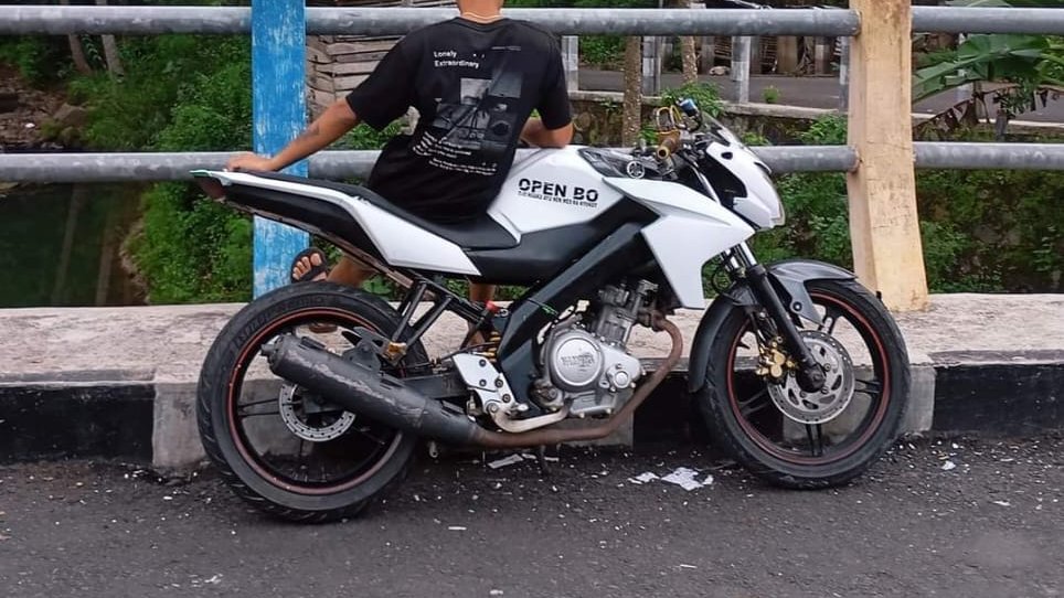 randyilham95's tweet photo. #lampung #vixion #openbo 😂 https://t.co/vt2IZog6AA