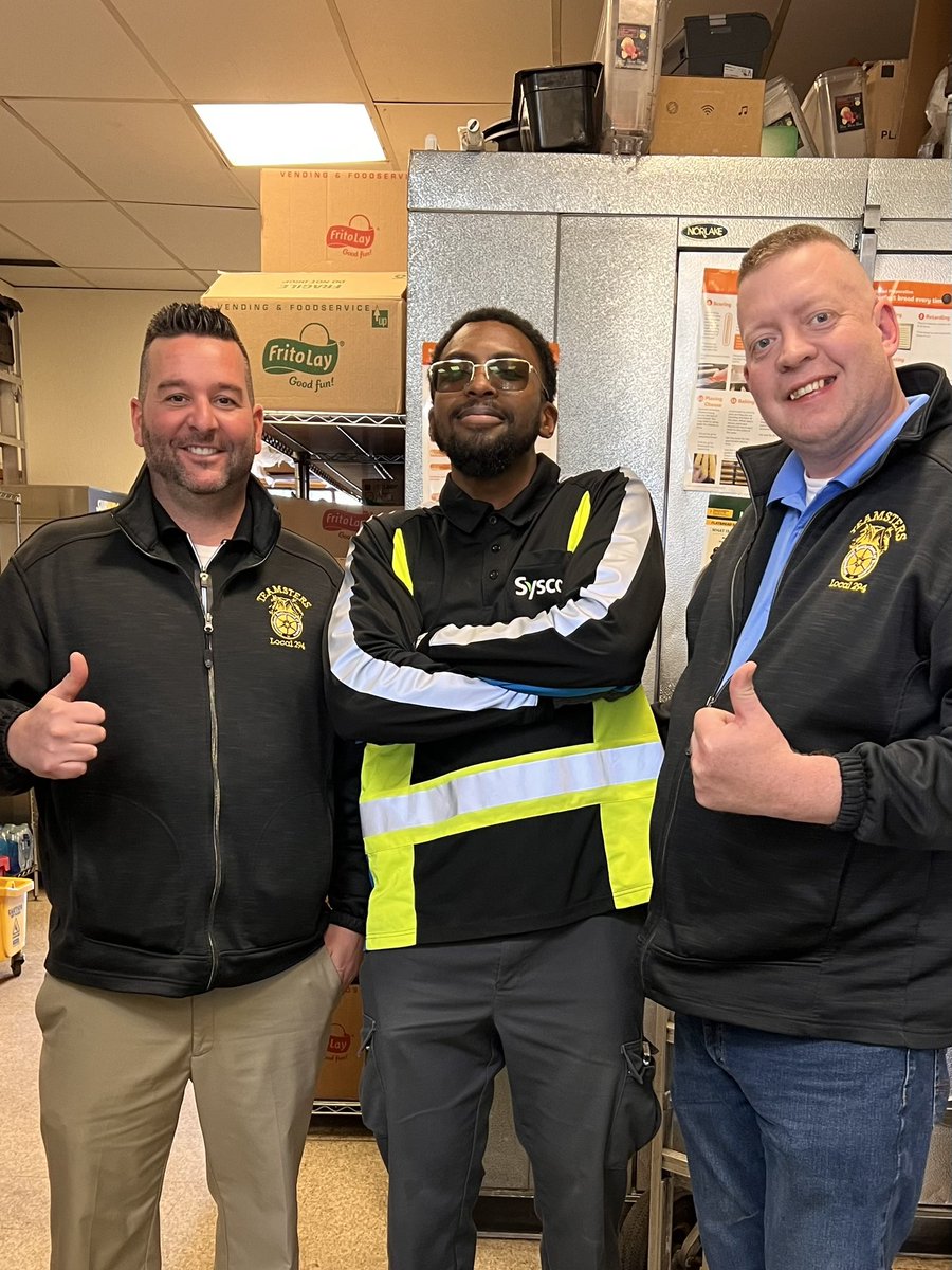 Shout out to our hard working Teamster brother from Sysco, Sincere Lino. Sincere is making deliveries in Saugerties, NY today. Keep up the good work! @Quacky294 @KoniszewskiStan @TeamsterHughes #Teamsters #UnionStrong @Teamsters #Union