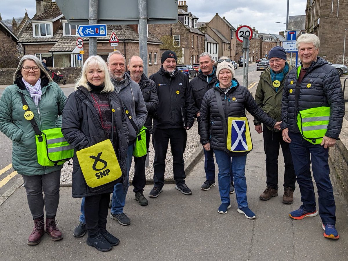 #ActiveSNP back out in #Stonehaven earlier this evening, talking to voters about #GE2024. The fact that #SNP members across West #Aberdeenshire & #Kincardine (#WAK) have the dedication & determination to campaign for a better future for #Scotland is an inspiration 🙏
