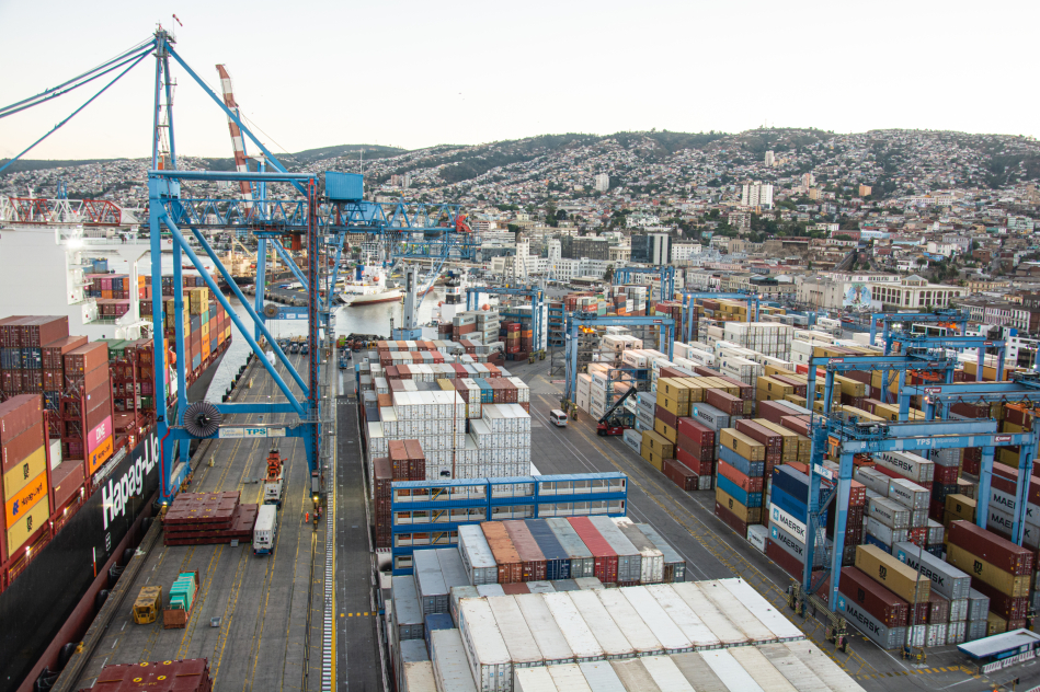TPS_Valparaiso's tweet photo. 💡Luego de un exhaustivo trabajo, actualizamos nuestro #SistemaOperativo, Navis. Esta herramienta es la más utilizada en puertos a nivel mundial, y permite acceder a #mejoras de tecnología, eficiencia y #seguridad de la información 💻

📲 Lee más https://t.co/bhCGUnjQc8 https://t.co/IIQym5gsga