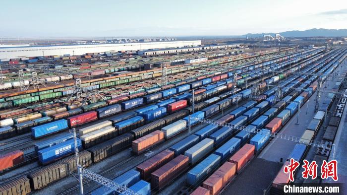 Solid growth in trade between China and Europe: China-Europe Railway Express operated 4,541 trains in Q1 this year, up 9% y-o-y, and delivered 10% more containers.