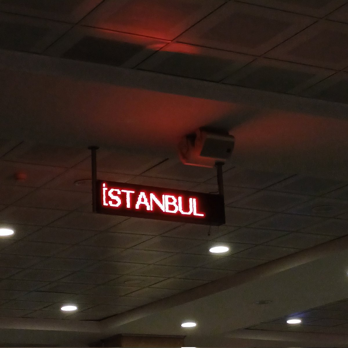 lahzehanim's tweet photo. Bu şehir girdap gülüm, selamünaleyküm https://t.co/iOaiIVOxUF