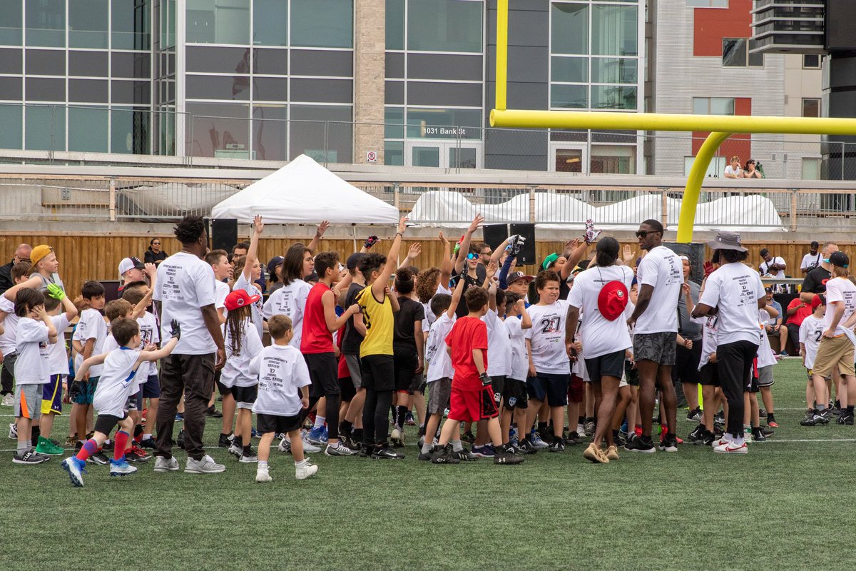 Today we are starting the 5-day countdown until the 3rd Annual Family and Friends Day This Sunday April 28th at @tdplace Presented by TD! 
Who is ready for camp🙋🏽‍♂️
For more updates on the camp, follow @sb27familyday and @sbodymore on IG where updates will be posted!
@cflredblacks