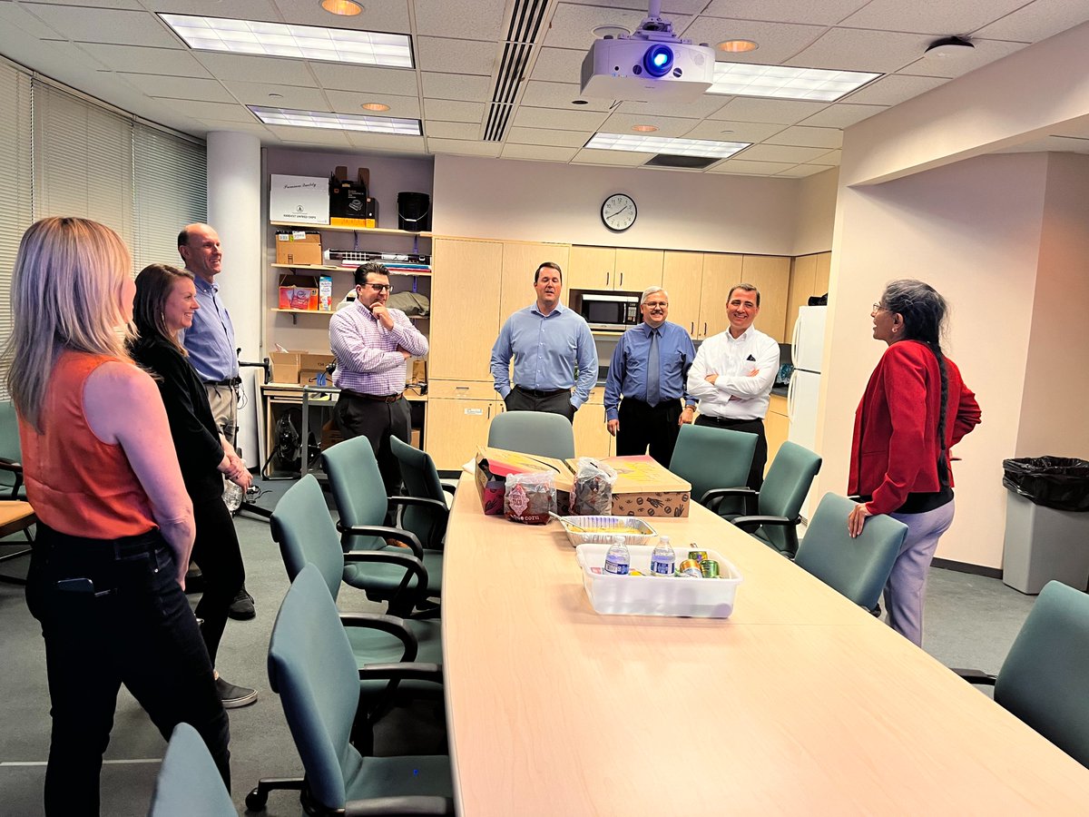 We are thrilled to host the Chief Business Officers of Vanderbilt University at the Vanderbilt Biophotonics Center!
Our discussion showcased our research's transformative, translational, and trans-institutional nature. We appreciate the opportunity to share our vision and impact.