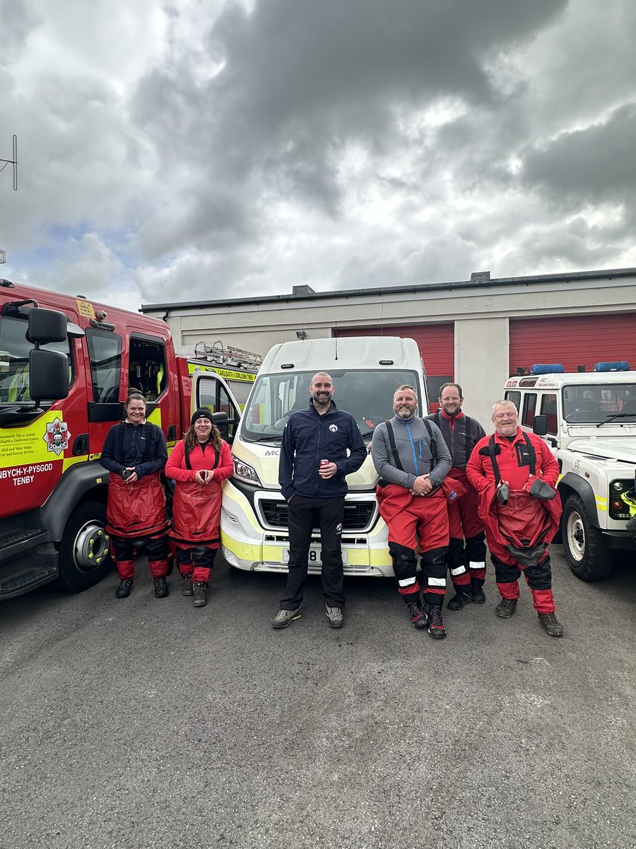 Thanks to @mawwfire @mawwTechnical for running #ExerciseMerlin yesterday. A multi-agency large scale flooding exercise in and around Carmarthen. Great to be involved and work alongside other agencies, showing our water and flood rescue capability in Mountain Rescue. #BeWaterAware