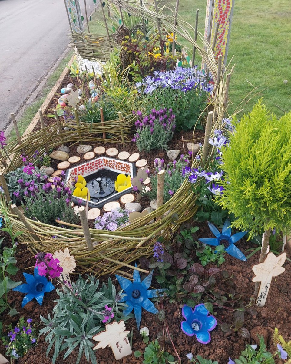 HarrogateHigh's tweet photo. We are delighted to showcase our creative border 'Energy in Nature' @HarrogateFlower which starts tomorrow. This project has involved over 50 of our students. #Sustainability https://t.co/Xd8hi0aCxm