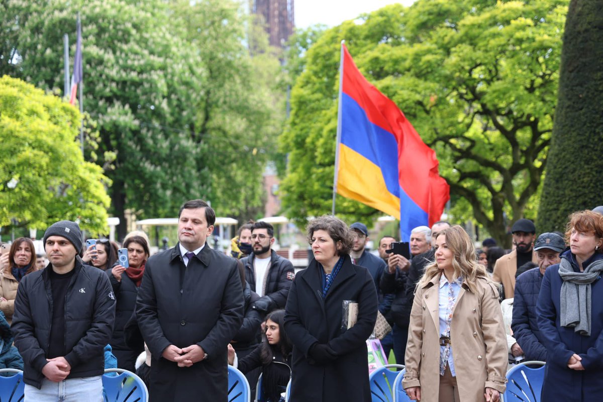 109e commémoration du génocide arménien. Pour rendre hommage aux victimes arméniennes, j’ai choisi de lire aujourd’hui un extrait de « Jours de cendres à Istanbul ». Mon arrière grand mère Berdjouhi raconte dans cet ouvrage les premiers jours du génocide en avril 1915.