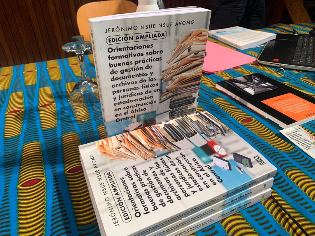 Las actividades del Día del Libro se cierran en el CCEM con la presentación del libro "Orientaciones formativas sobre buenas prácticas de gestión de documentos y archivos de las personas físicas y jurídicas de un Estado-nación en construcción en el África Central”.
<a href="/AECID_es/">AECID</a>
