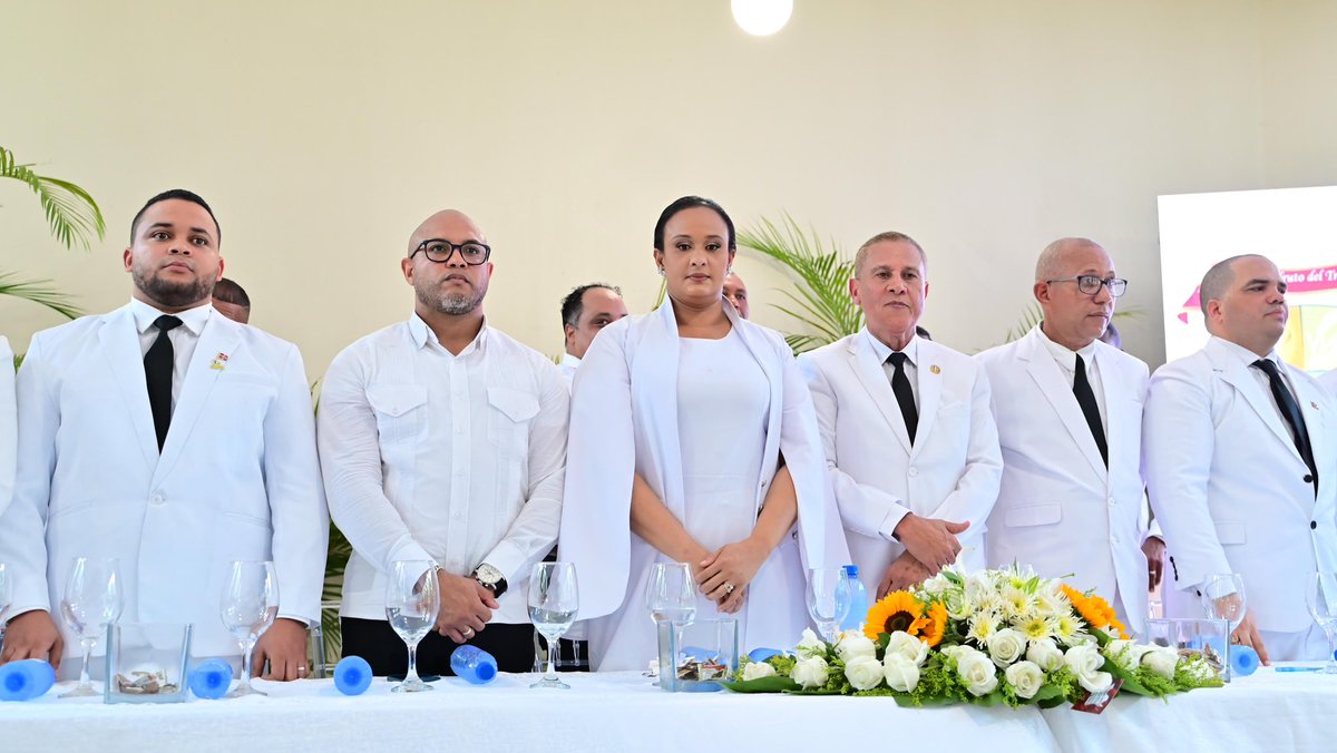 ricardodlsanto3's tweet photo. ¡Felicidades a las nuevas autoridades de las alcaldías y distritos municipales, a los que asumen hoy este nuevo reto asi como también a los que continúan con el compromiso de cambio en nuestra provincia Sánchez Ramírez! https://t.co/nsPHZX73Pg