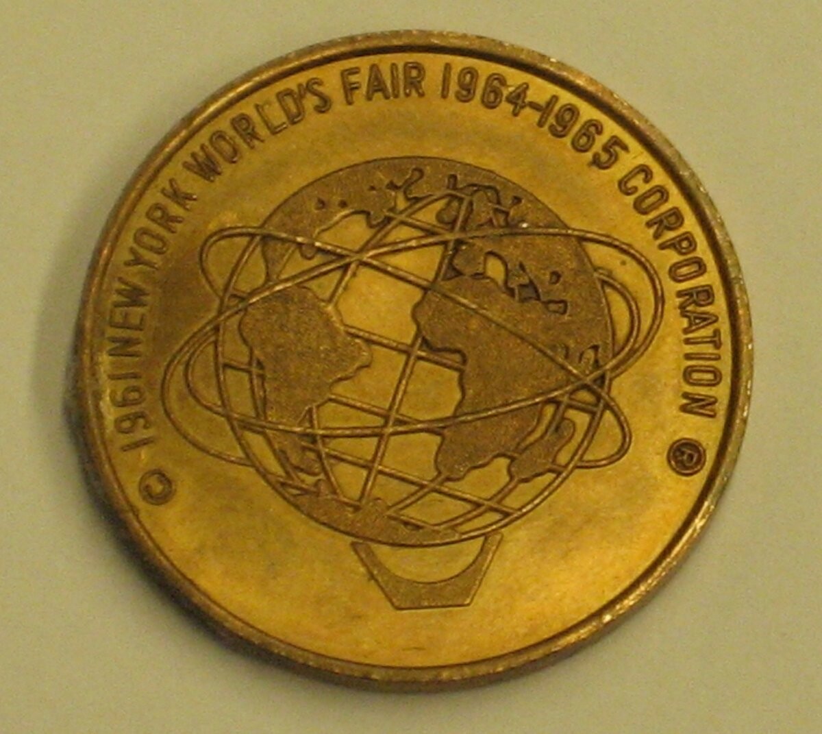 #ObjectSpotlight: Dating back to 1964, this @LIRR token from the #NYTMCollection was used for the 1964 World’s Fair. It features “Dashing Dan,” the #LIRR’s Route of the Dashing Commuter mascot on one side and the World’s Fair Unisphere on the reverse.