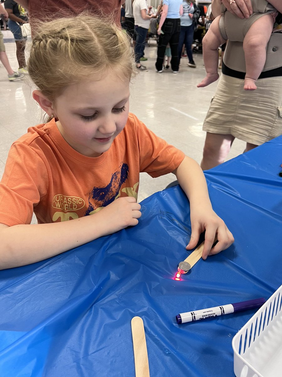 Family STEM night at @StonestreetJCPS was a BLAST!💥 #WeAreJCPS #STEMlearning