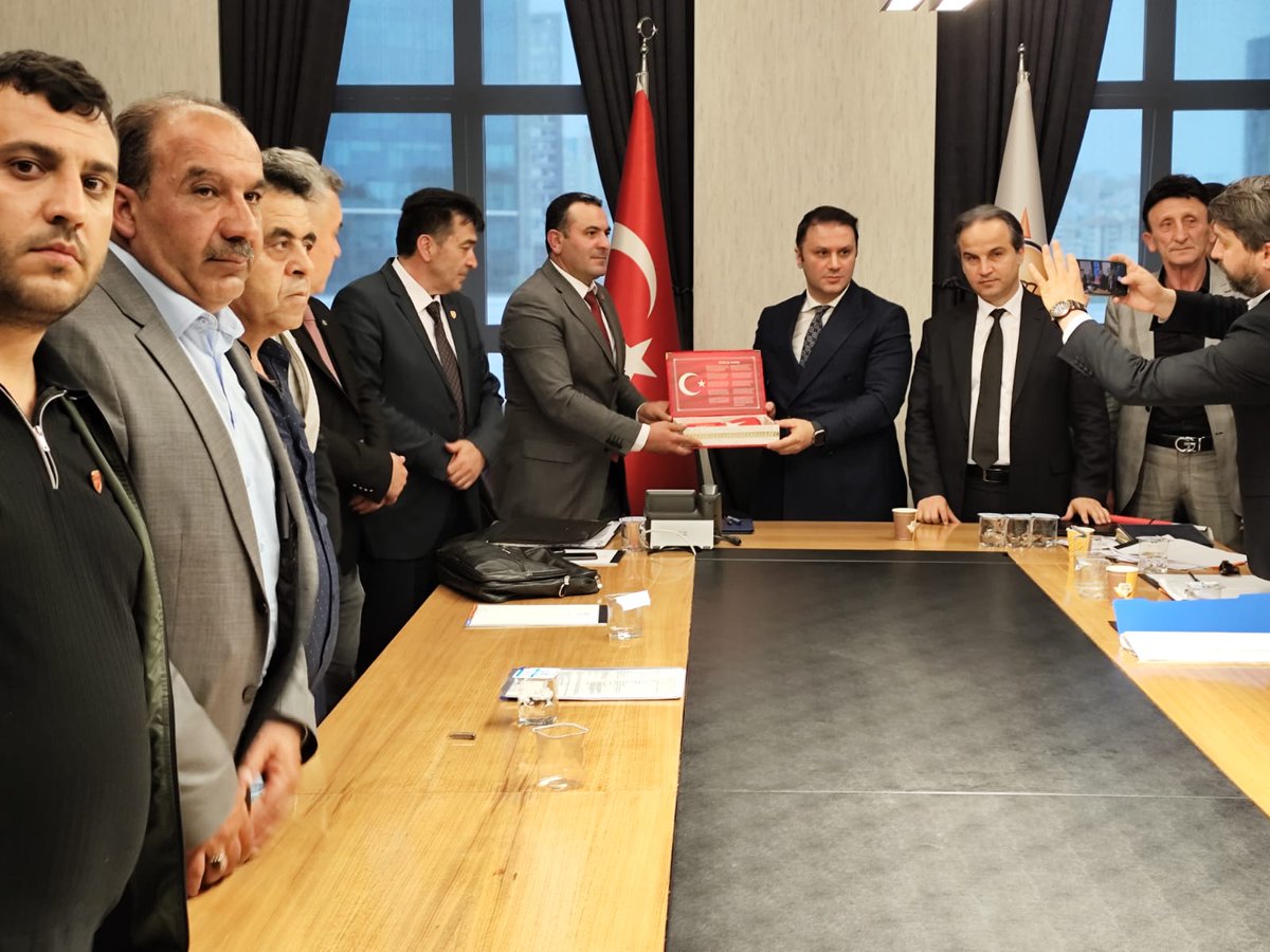 TmsyGaziler's tweet photo. Bugün @Akparti genel merkez Sosyal Politikalar Başkan Yardımcısı / Genel Merkez Şehit ve Gaziler Komisyon Başkanı Sayın @leventalyyildiz Daveti üzerine @TmsyGaziler 
Başkanımız @ErtugrlGaziTmsy ve beraberindeki  heyetimiz ile birlikte @Akparti Genel Mekezinde ziyaret edilmiştir. 
@Akparti sosyal politikalar başkanı sayın @drbetulsayan kayan ile görüşülmüştür ve @TmsyGaziler vatan evlatlarının Gazi sayılması için yapılacak çalışmalar ile ilgili görüşmeler yapılmıştır.  @TmsyGaziler vatan evlatlarına göstemiş olduğu yakın ilgiden ve nazik davetinden dolayı @Akparti   @drbetulsayan  ve @leventalyyildiz beye çok teşekkür ediyoruz
🇹🇷🇹🇷
#GazilikHakkımızıİstiyoruz
🇹🇷🇹🇷
@RTErdogan
@_cevdetyilmaz 
@dbdevletbahceli
@meral_aksener
@eczozgurozel
@ErbakanFatih
@tciletisim 
@fahrettinaltun 
@tcbestepe
@tcailesosyal
@hasandogan
@NumanKurtulmus
@mustafaelitas
@mustafasenbd
@avabdullahguler
@hulusiakarmedya
@celebimehmeta
@avfatmaoncu
@cenginyurt52
@CHPMuratBakan
@MahinurOzdemir @deryayanikashb
@drbetulsayan
@celebimehmeta
@refik_ozen16
@avfatmaoncu
@UlviYonter
@erkanakcay45
@M_Levent_Bulbul
@kocakkonuralp
@zorlu77
@ayyuceturkestas
@SayimMadak
@yavuzselimkiran
@leventalyyildiz
@mhrmkurt 
@ashb_sehitgazi 
@ErtugrlGaziTmsy