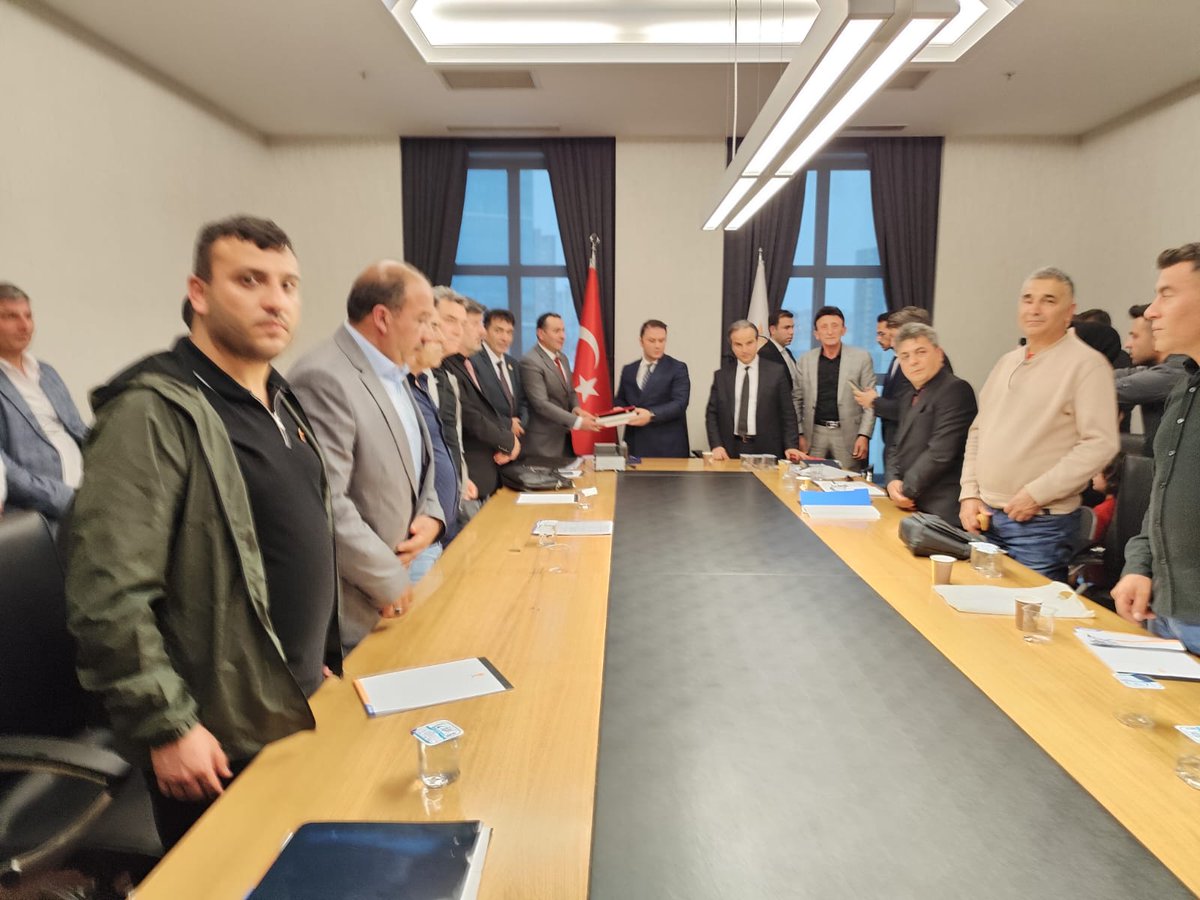 Bugün <a href="/Akparti/">AK Parti</a> genel merkez Sosyal Politikalar Başkan Yardımcısı / Genel Merkez Şehit ve Gaziler Komisyon Başkanı Sayın <a href="/leventalyyildiz/">Levent Ali YILDIZ</a> Daveti üzerine <a href="/TmsyGaziler/">T.M.S.Y GAZİ SAYILMAYANLAR</a> 
Başkanımız <a href="/ErtugrlGaziTmsy/">ERTUĞRUL GAZİ DEMİR</a> ve beraberindeki  heyetimiz ile birlikte <a href="/Akparti/">AK Parti</a> Genel Mekezinde ziyaret edilmiştir.