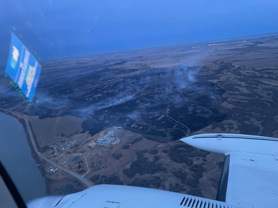 Here is a picture that shows just how massive this fire is. The building in the middle is the correctional facility that they had to evacuate last night and use 7 school busses to transfer convicts.

#wildfire #peaceriver #alberta #albertawildfire #ableg #abpoli