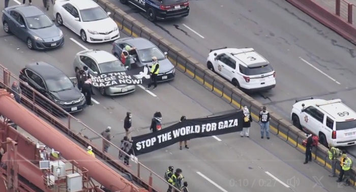 What Does Blocking Bridges Accomplish? laprogressive.com/progressive-is… How do bridge blockages connect to the traditional activist template of using strategies designed to win public support? @beyondchron #protest #gaza