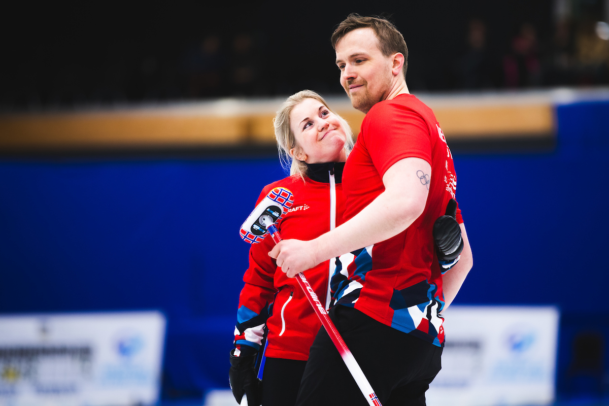 NEWS | Sweden 🇸🇪 and Norway 🇳🇴 secure play-off spots at World Mixed Doubles Read all about Day 5: wcf.co/3UvoOCl #WMDCC #Curling