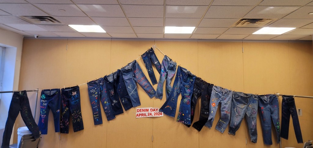 Our Freedom House domestic violence shelter team & residents created a #denimday clothesline featuring jeans w hand-painted messages. An incredibly empowering event! Denim Day is a campaign in honor of Sexual Assault Awareness Month. #enddv #denimdaynyc