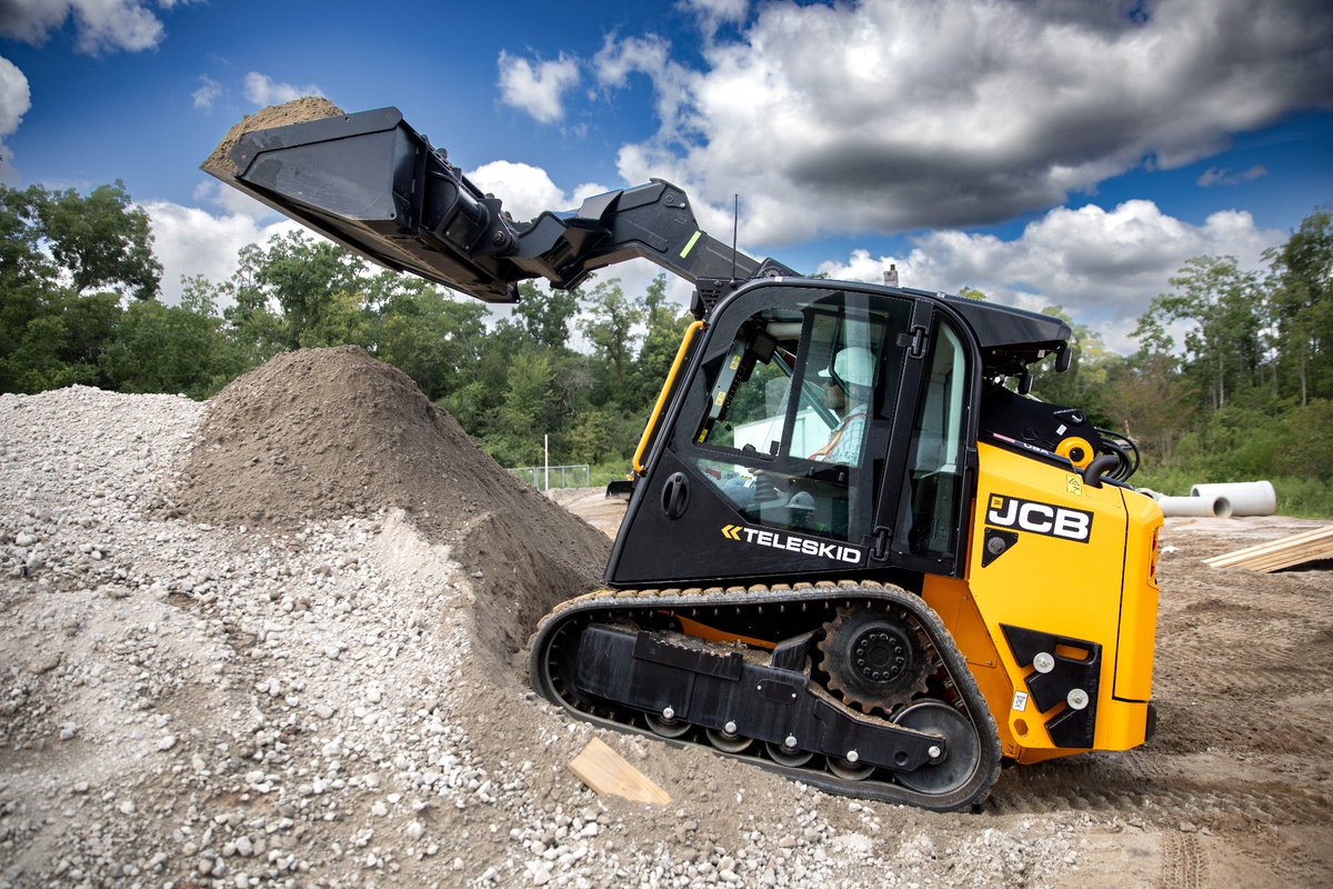 JCBna's tweet image. Stack it up. 💪 How high do you think we can get the pile if we keep extending that telescopic arm?

#Teleskid #DirtWork