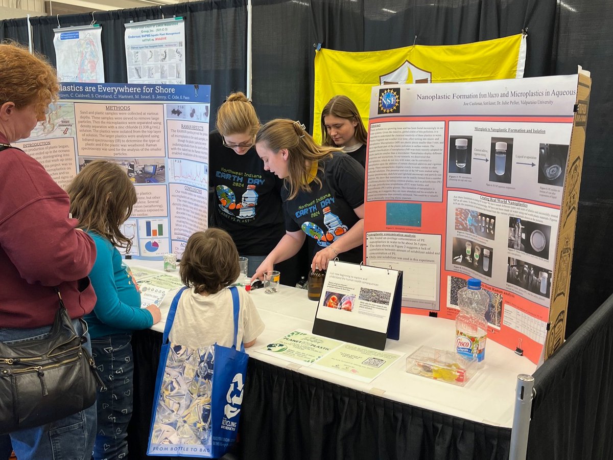 Last weekend, Julie Peller, Ph.D., Valpo professor of chemistry, and Beacons in her Introduction to Chemical Research (CHEM 190) course shared their micro and nanoplastics research at NWI’s 16th annual Earth Day celebration 🌎 Read more at bit.ly/valpostewardsh… ♻️