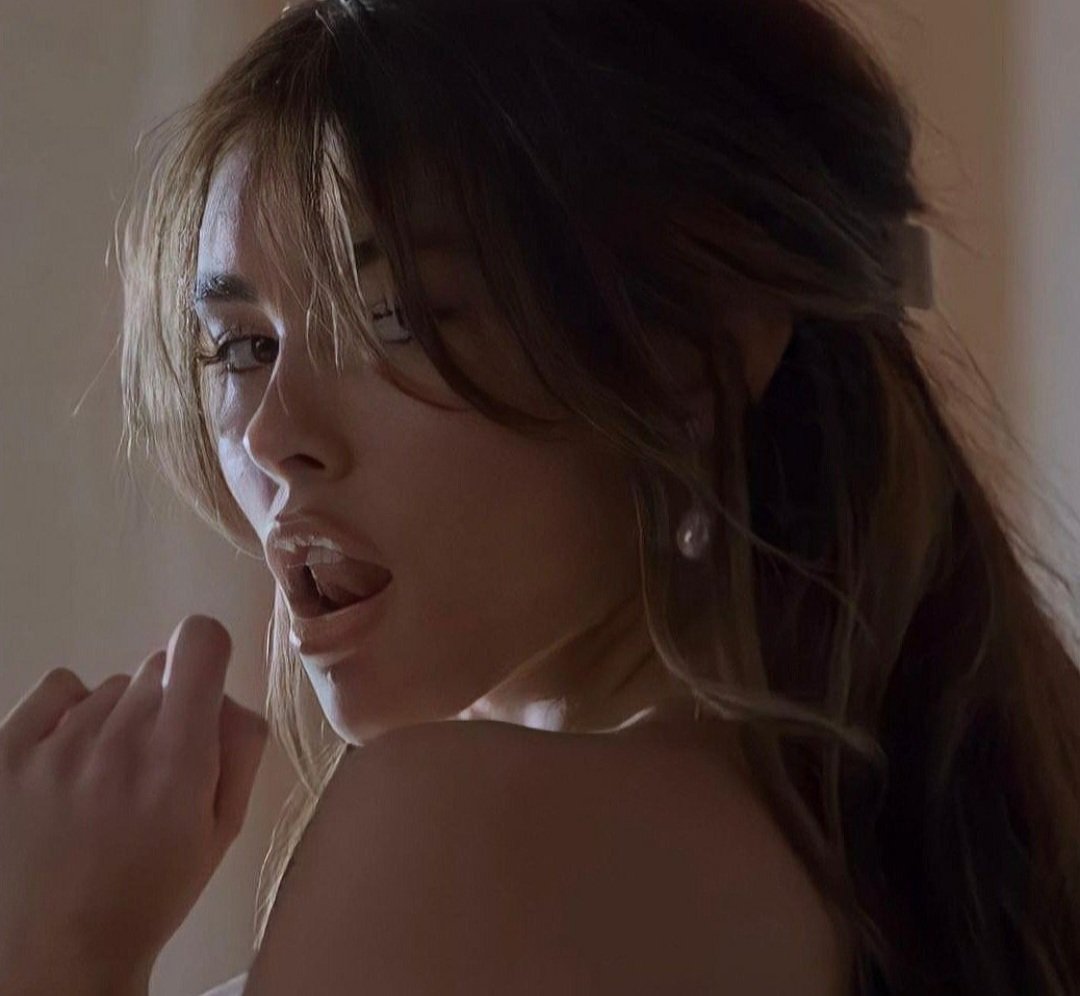 madbeerperfect's tweet photo. @madisonbeer MARRY ME ALREADY PLEASE!?!?!?   #MakeYouMineMV https://t.co/D7vzVEqqtf
