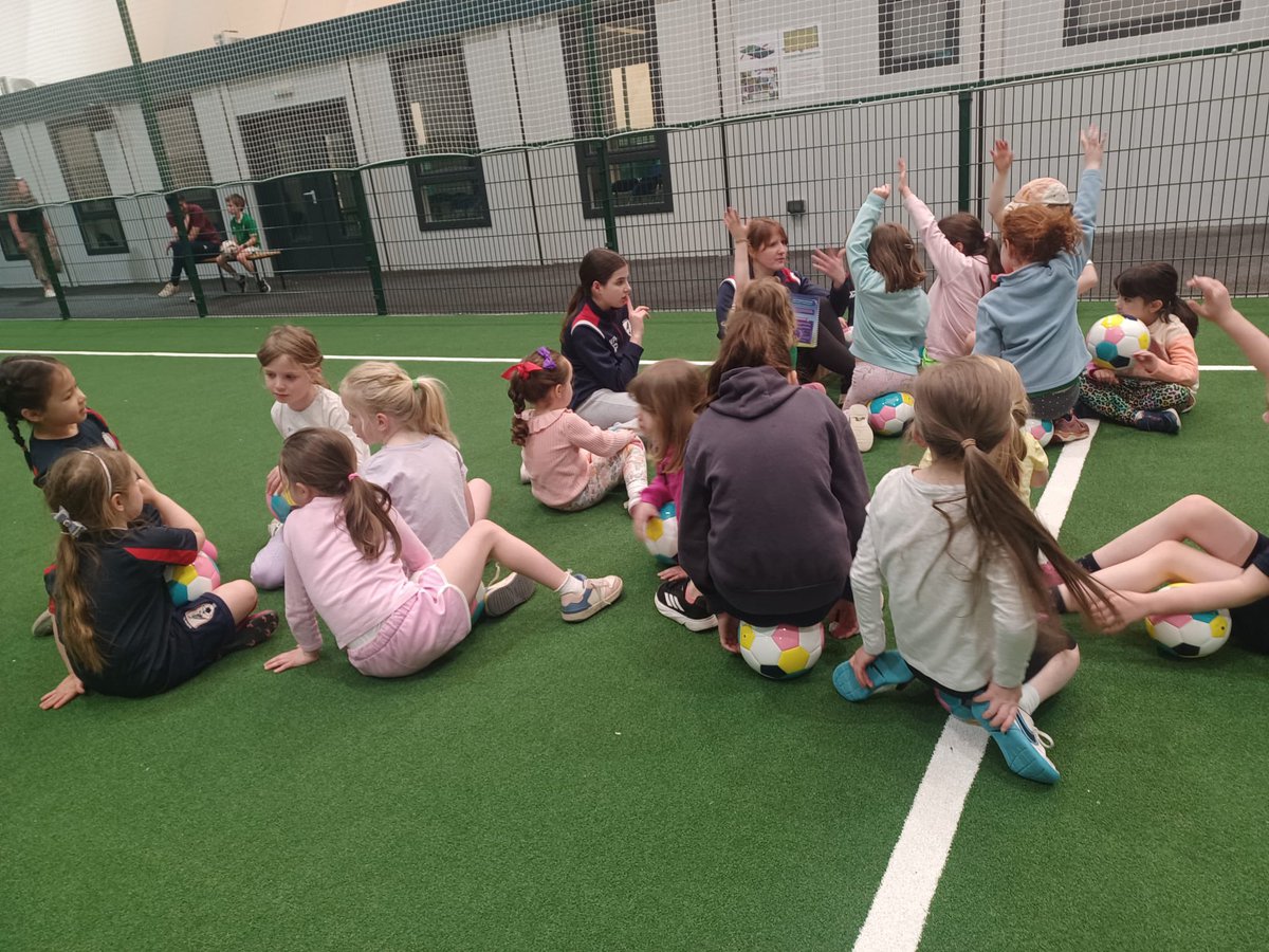 SarahEmmaWoods's tweet photo. I was delighted to launch the @FAIreland @uefa @Disney Playmakers programme @LarkviewsFC which aims to get more girls into football. #COYGIG @HealthyIreland @HsehealthW https://t.co/rBIi3tX6FK