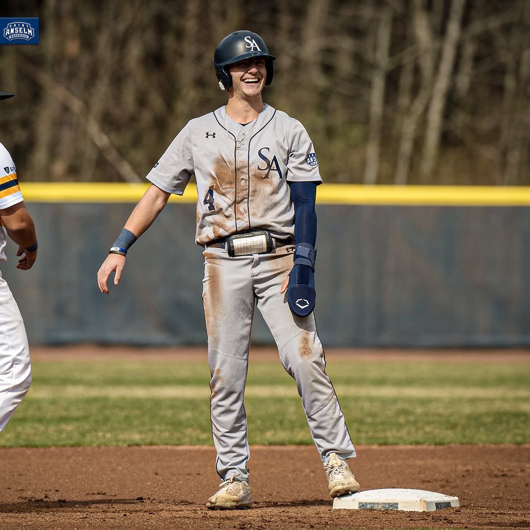 STAHawksBSB's tweet photo. Havin’ fun with it! 😆⚾️ #HawksSoarHigher https://t.co/5vYo0SlOxO