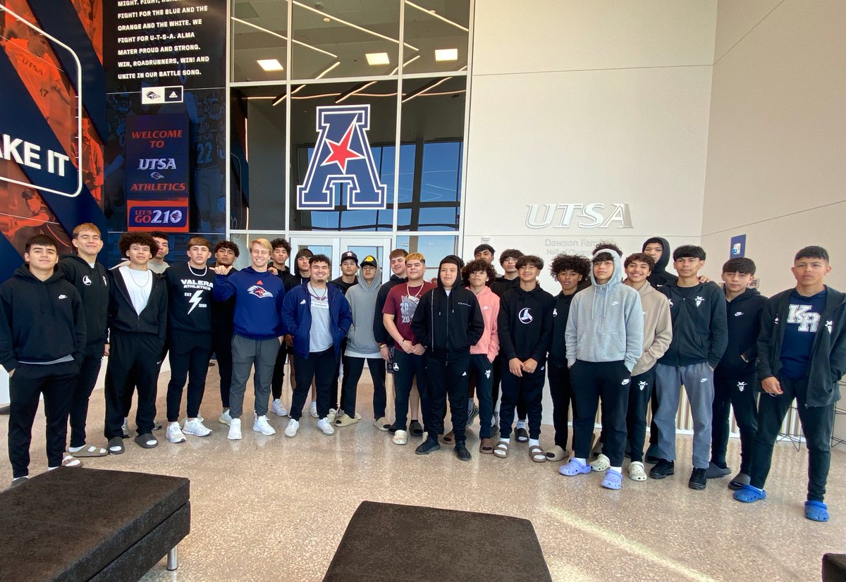 teamgoat7v7's tweet photo. Thank you to @UTSAFTBL for always showing love! Appreciate the amazing hospitality and opportunities. From a tour back in January to their Spring Game earlier this month. #BirdsUp 🤙🏽
@CoachTimYoder @CoachTraylor https://t.co/gmKqDaQoVK