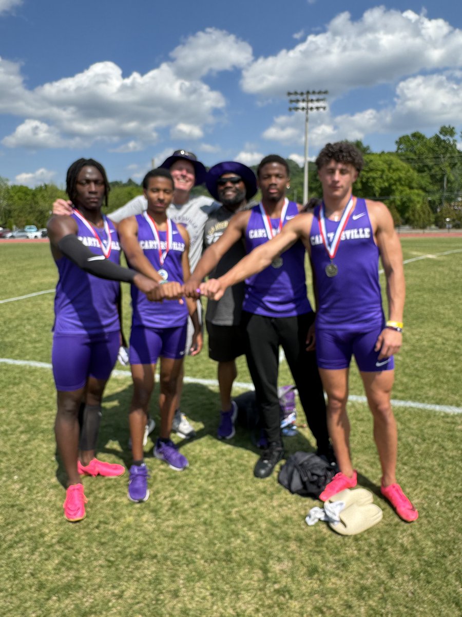 REGION 5-7A CHAMPIONS Men’s 4x100 Relay & SECTIONAL QUALIFIERS & a new CHS school record in 42.38! #canesgofast! @cvilleschoolsys