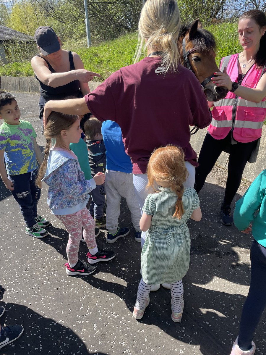Continuing our interest in farm animals E brought in her own pony Star to tell everyone how to care for her. We got to clap her, she was so gentle and well behaved, thank you E and her family for organizing she’s  so soft” “she likes polo mints and hay oh and grass” 
#antohandwb
