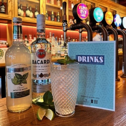 One of our staff favourites off the new menu is the Mojito! Carta Blanca rum, topped with lime, mint and soda. This cocktail is the perfect refreshment.

#newdrinks #cocktails #mojito #cartablancarum #limeandmintgarnish #teddington #highstreet #london