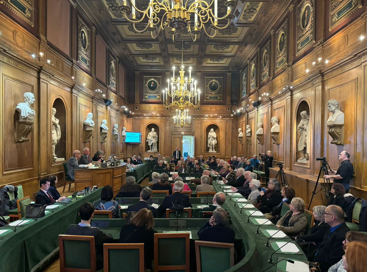 Communication publique de Jean-Yves Tadié, correspondant de l'Académie des beaux-arts, consacrée à l'édition parue dans la collection de La Pléiade du roman d’Alexandre Dumas 'Le Vicomte de Bragelonne'. Discussion et échanges animés par @adriengoetz, président de l'Académie.