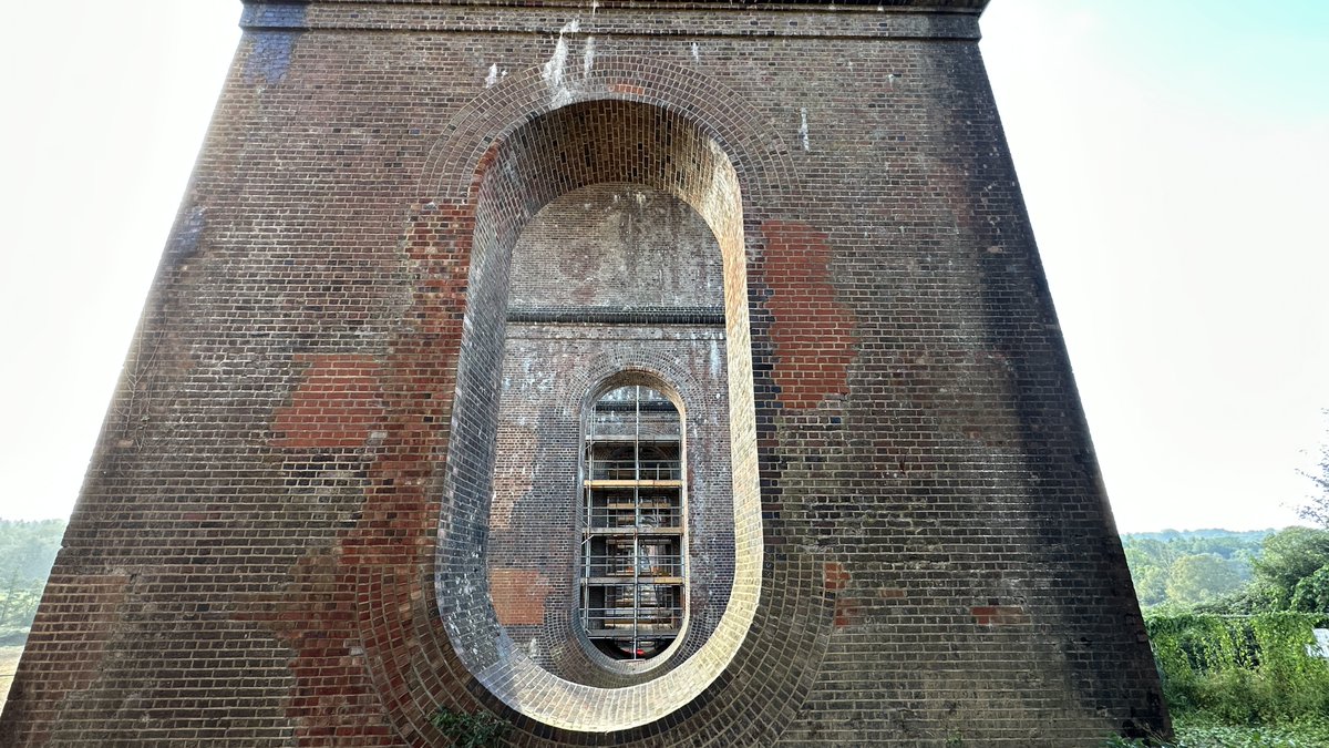 🌉 Ouse Valley Viaduct, with 37 spans stretching 450 metres across the Ouse Valley in Sussex.