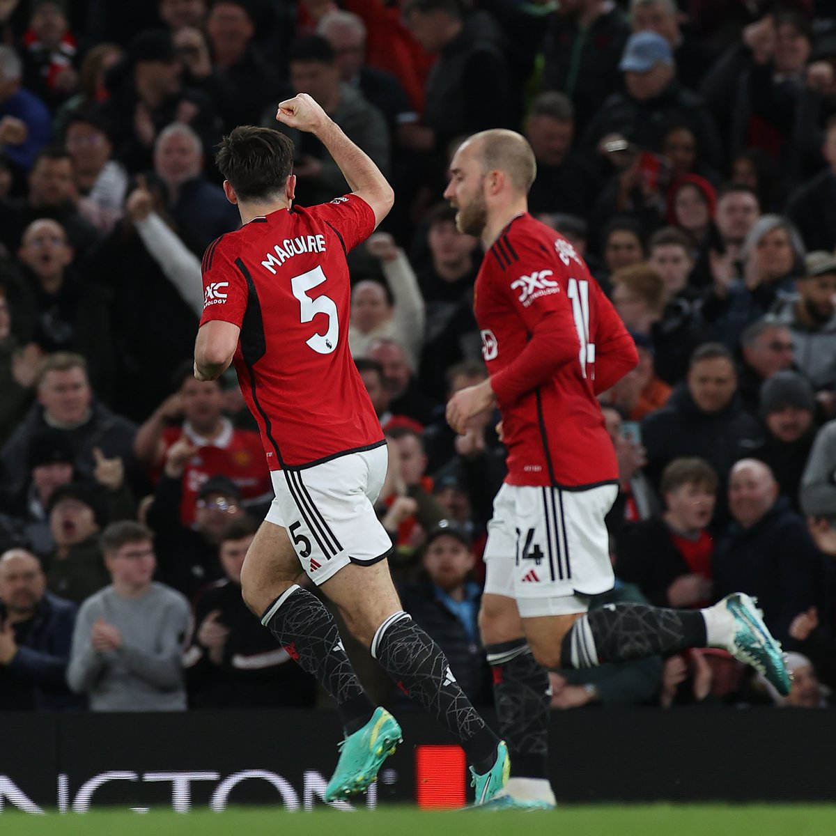 ⚽️35' Man United 0-1 Sheffield United ⚽️42' Man United 1-1 Sheffield United Harry Maguire hits straight back 💥