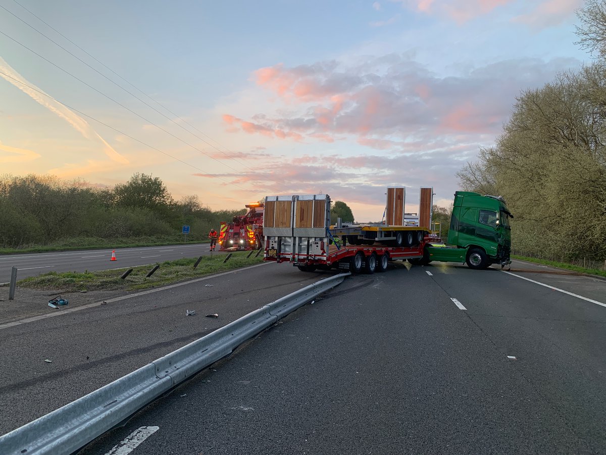 We are dealing with an incident whereby this HGV has collided with the central reservation on northbound and crossed onto the southbound carriageway. This has resulted in the motorway being closed J36 to J35 on the southbound. Lane 3 is closed J35 to J36 on northbound #Team4RPU