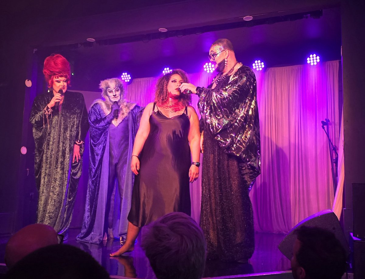 At the @thervt for 'Send in the Clowns: Tw*ts' and it is EPIC. End of Act 1, and @FattButcher, @DahliahRivers, @kingbluromantic and @AlannaBoden are SMASHING it.