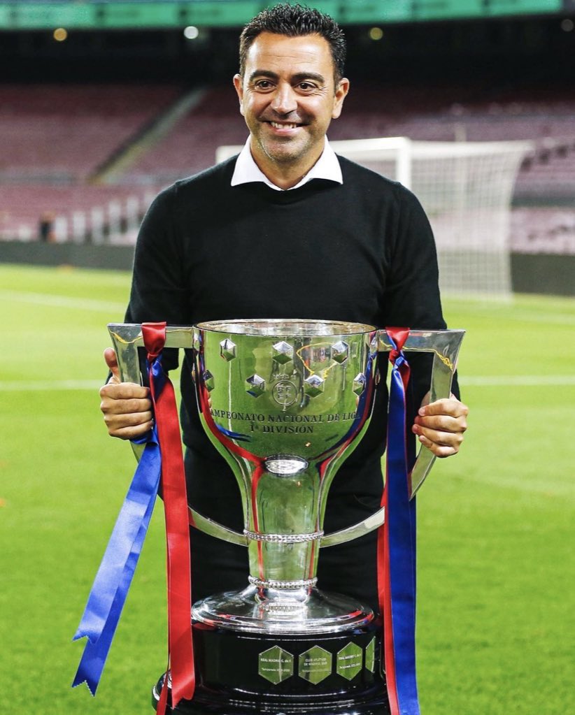 Xavi Hernandez NO saldrá del FC Barcelona al final de la presente temporada. Tras una junta con Joan Laporta, la directiva logró convencer al español de seguir en el club y cumplir con su contrato hasta el 2025. SE QUEDA.