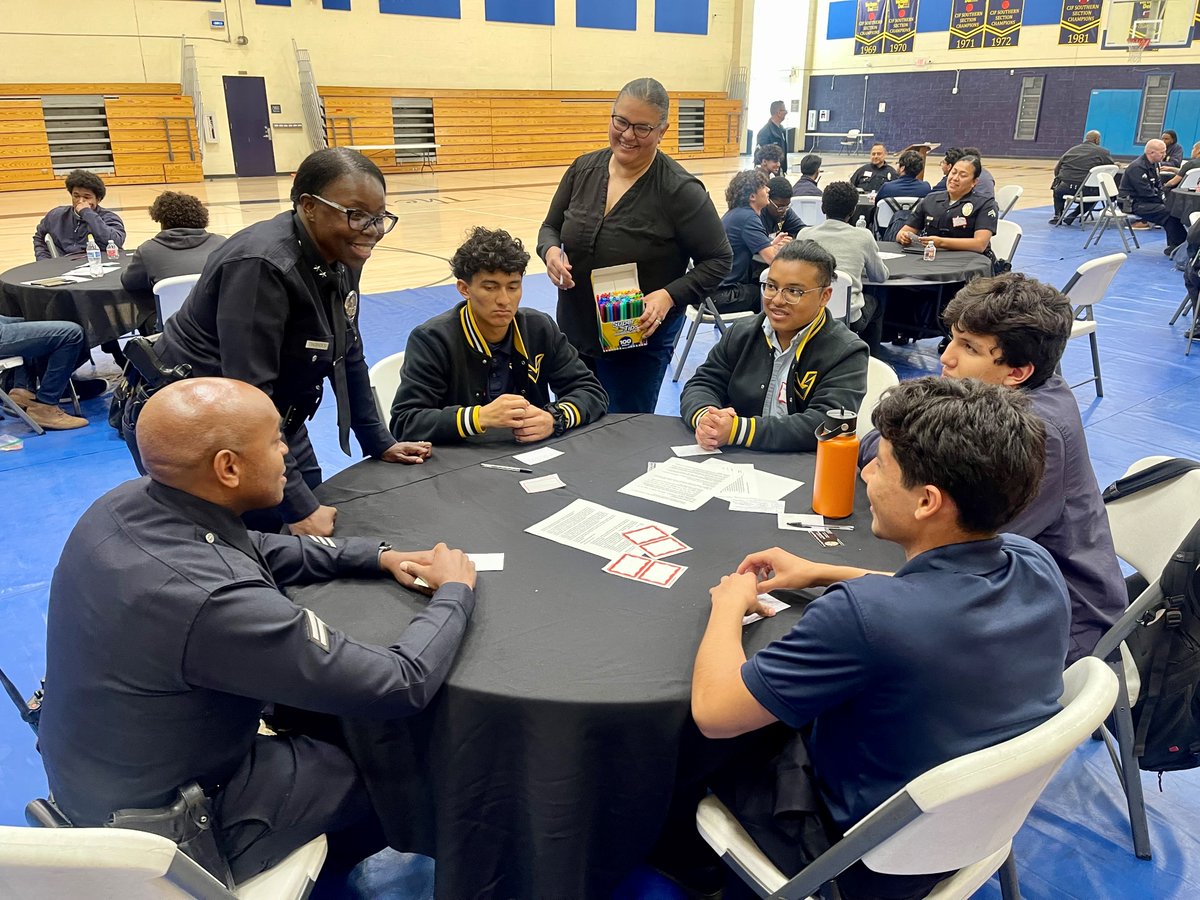 Chief Tingirides, South Bureau officers and amazing High school students from Verbum Dei Jesuit High had a chance to spend some time together and discuss various topics.  Thank you Mrs. Daphne Bradford and School Administrators for coordinating the event. #together #futureleaders