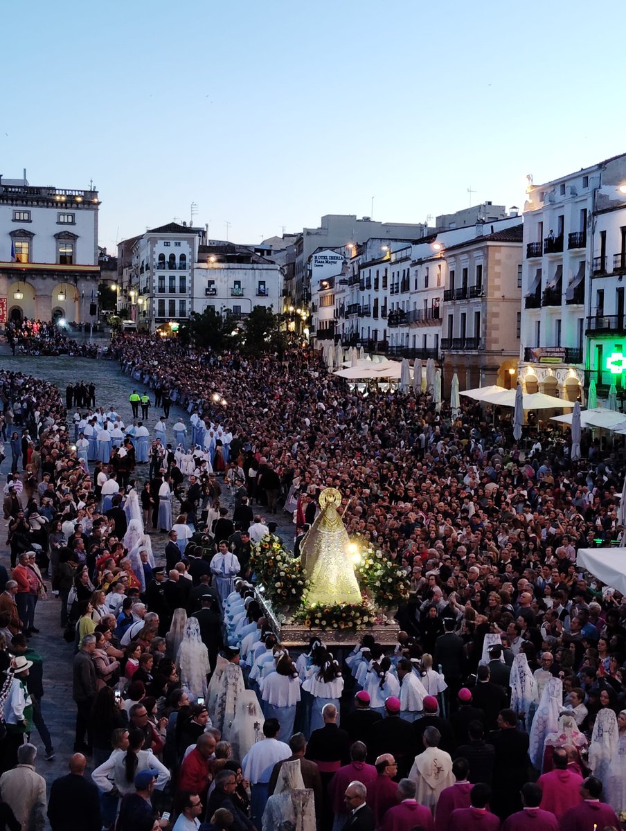Ya está con su gente