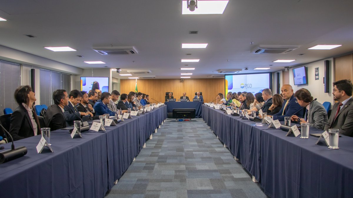 👥📝Entre os dias 22 e 24 de abril, foi realizado o Encontro de Dirigentes da CGU. As reuniões tiveram o objetivo de fortalecer a integração entre as regionais de todas as unidades federativas e as secretarias do órgão central em Brasília. ➡ Saiba mais gov.br/cgu.