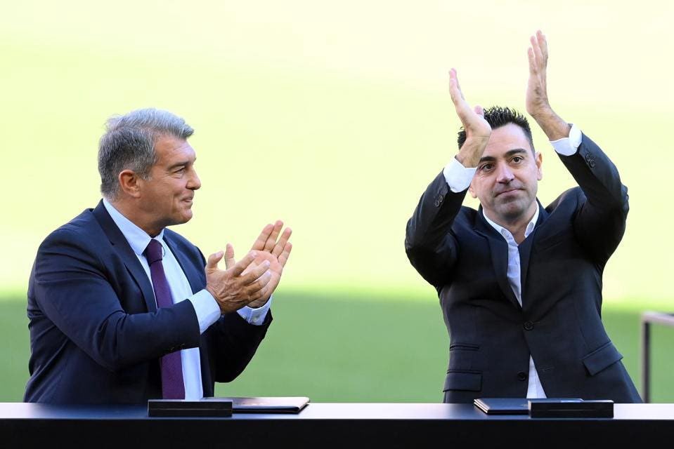 SE QUEDA Fabrizio Romano informó que Xavi cambió de opinión y SEGUIRÁ como entrenador del Barcelona.