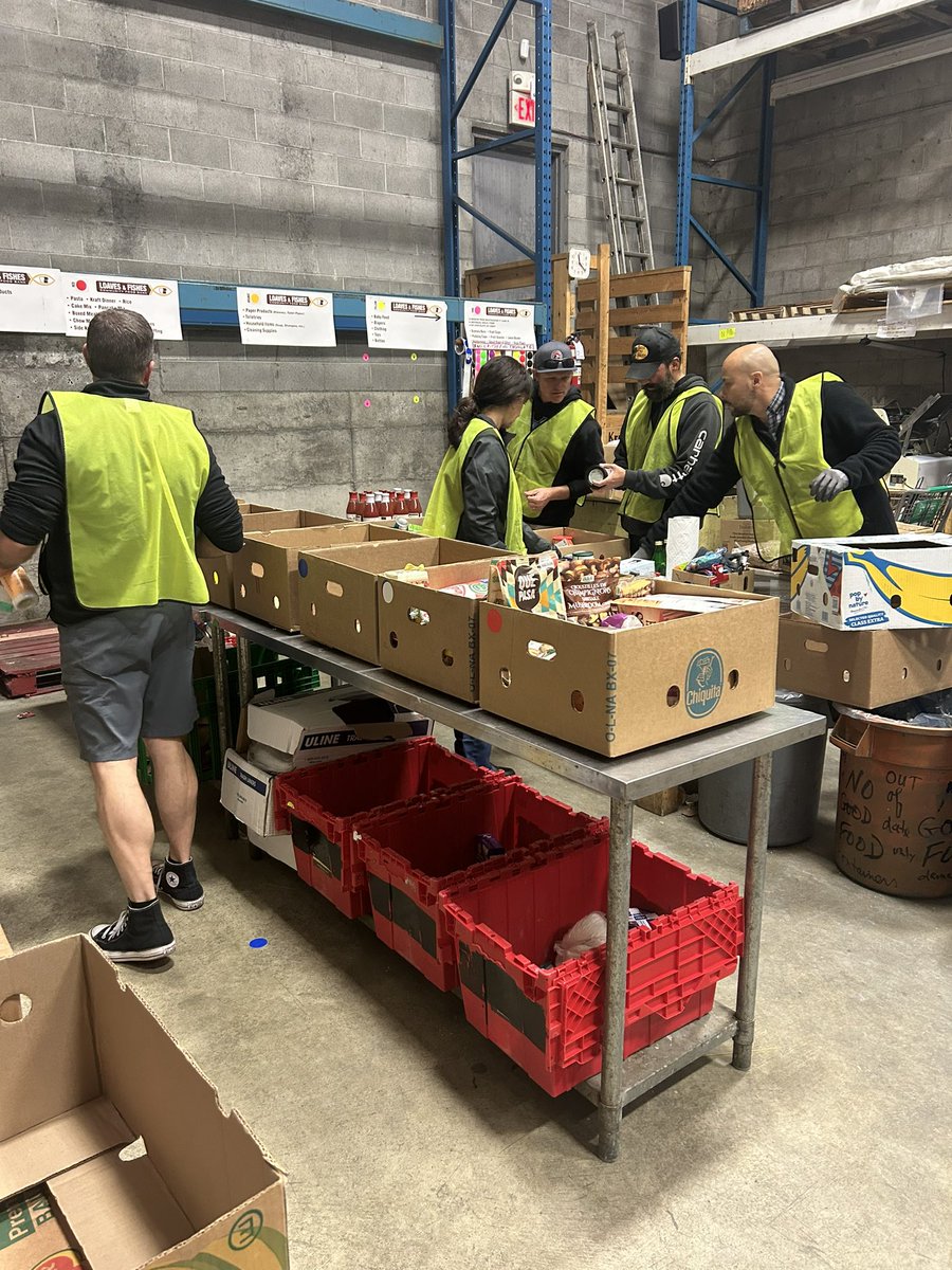We had some fantastic volunteers from @bchydro come to volunteer at our warehouse today! Thank you so much for your help!!! 

#Food4All #VancouverIsland #nanaimo #community #endhunger #loavesandfishesfoodbank #FeedEmAll #grateful