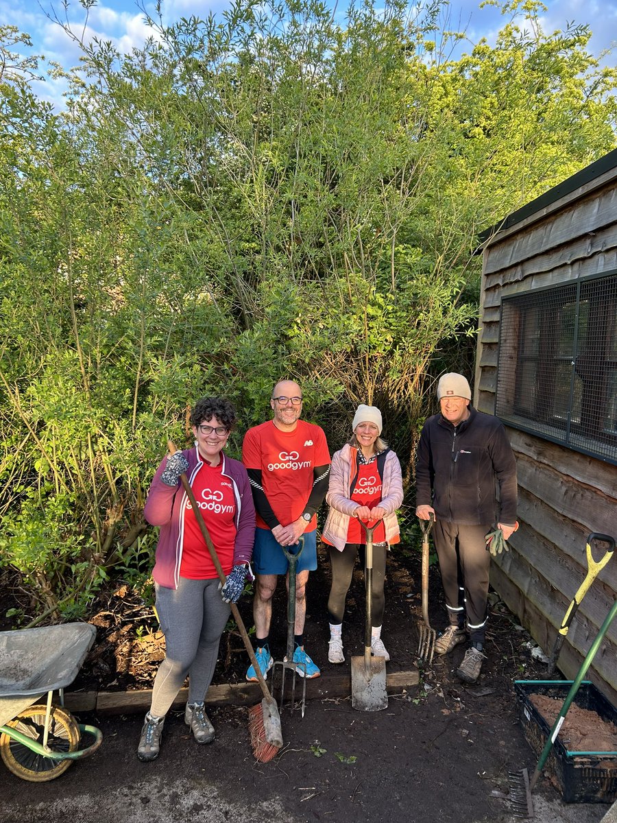 A run out to help @GoodGymNottm at the Windmill Community Gardens. A lovely space for all kinds of community groups and an area cleared by @goodgym muscle. No plogging @TheGreenRunnerz but well worth doing - and the run wasn’t bad either @RunComPod